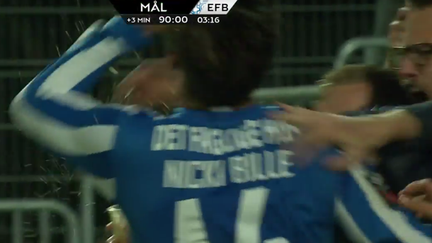 Empató en el último minuto y lo festejó con un vaso de cerveza