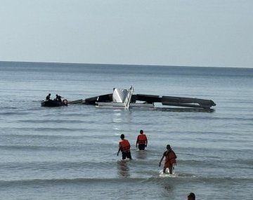 Tragedia en Tailandia: un avión se estrelló en el mar y murieron 5 personas