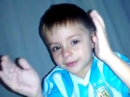 conmovedor: entre llantos y suplicas, dos nenes le piden a messi que no se vaya conmovedor: entre llantos y suplicas, dos nenes le piden a messi que no se vaya