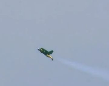 El hombre-avión realizó el primer vuelo oficial