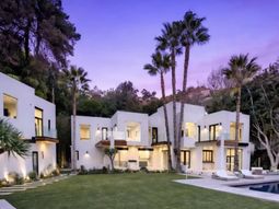 Así es la impactante mansión de Bad Bunny en Hollywood: lujo, vistas soñadas y espíritu latino