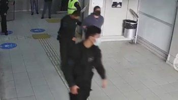 insolito robo: se llevo una canilla de bano de una estacion de tren y quedo detenido insolito robo: se llevo una canilla de bano de una estacion de tren y quedo detenido