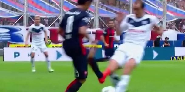 VIDEO: Mirá el exquisito caño de un jugador de San Lorenzo a otro de Vélez