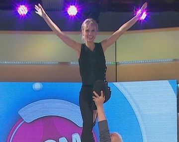 Mariana Fabbiani se animó a un truco de baile en vivo
