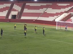 El 10 dejó al arquero sin reacción