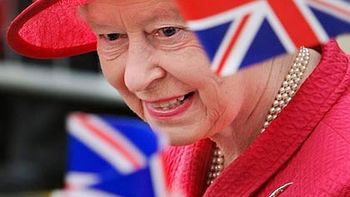 ¡a seguir descorchando! la reina isabel lanzaria su champagne ¡a seguir descorchando! la reina isabel lanzaria su champagne