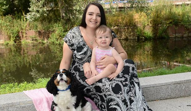 Louie salvó a la nena de morir asfixiada al alertar a la madre de la pequeña