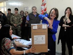 alicia kirchner se impone con mas del 51 por ciento en santa cruz alicia kirchner se impone con mas del 51 por ciento en santa cruz