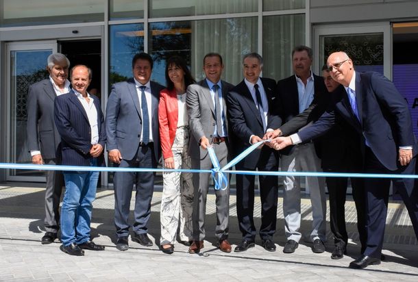 Gutiérrez inauguró el Hotel Hilton en Neuquén y participó de la entrega de Garden Tower Residences