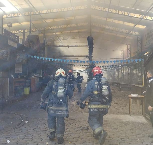 Impresionante incendio en el Patio de los Lecheros de Caballito