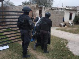 Detuvieron en Córdoba a un hombre que mantuvo a una familia como rehén