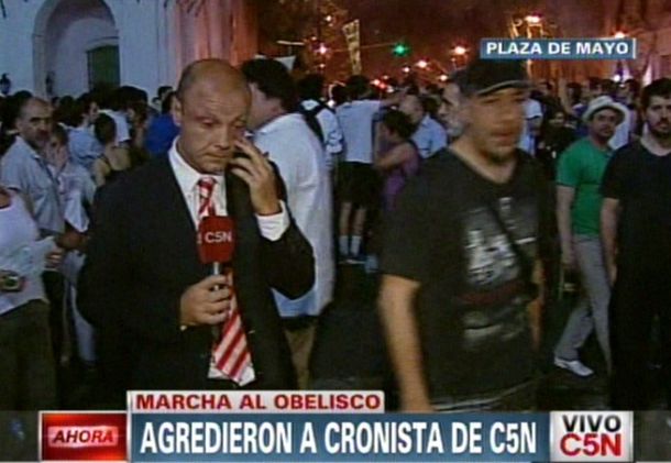 Agredieron a un periodista de C5N y cercaron un móvil