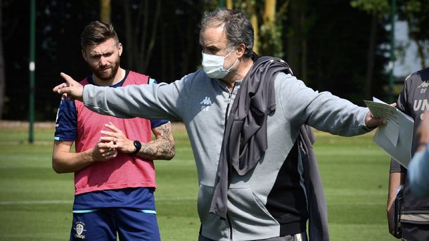 Alarma por COVID-19 en el Leeds de Bielsa: no juegan en el Boxing Day ni el martes