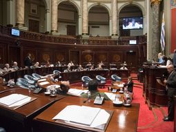 El Senado le dio media sanción al polémico proyecto de ley para deudores del Banco Hipotecario del Uruguay. El Senado le dio media sanción al polémico proyecto de ley para deudores del Banco Hipotecario del Uruguay.