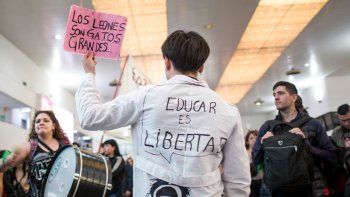 la justicia ordena al gobierno actualizar los salarios docentes y becas estudiantiles la justicia ordena al gobierno actualizar los salarios docentes y becas estudiantiles