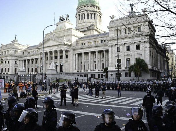 La nueva marcha de jubilados dejó 39 detenidos y 5 policías heridos