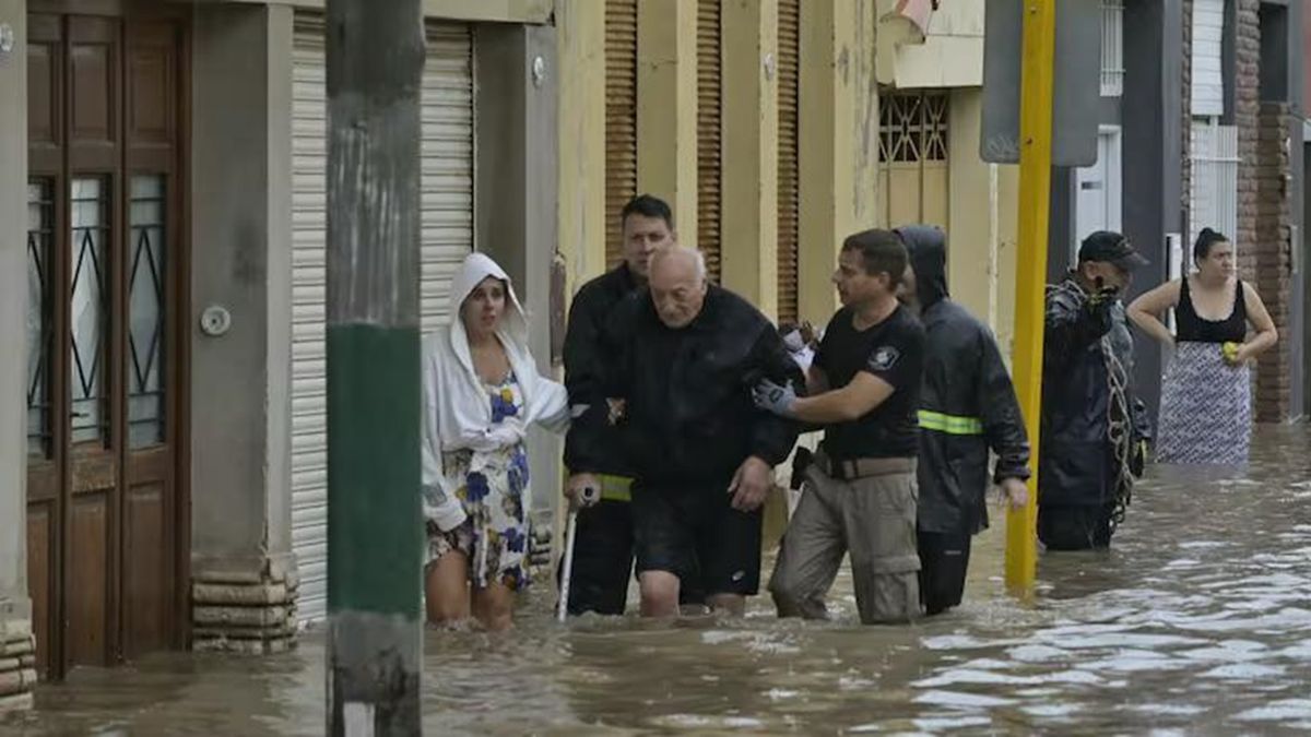 Temporal en Bahía Blanca, minuto a minuto en vivo: al menos 16 muertos y siguen los rastrillajes