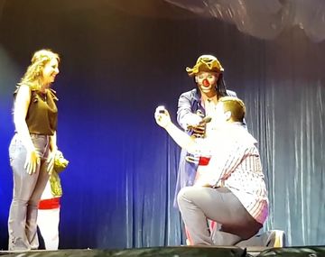 Le propuso casamiento a la novia en un circo