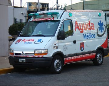 Roban una ambulancia y los detienen cuando la saqueaban