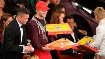 ¿cuanto dinero recibio de propina el chico que le repartio pizza a los famosos? ¿cuanto dinero recibio de propina el chico que le repartio pizza a los famosos?