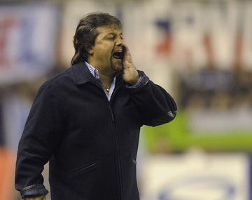 El escándalo de Caruso Lombardi contra el árbitro en Rosario