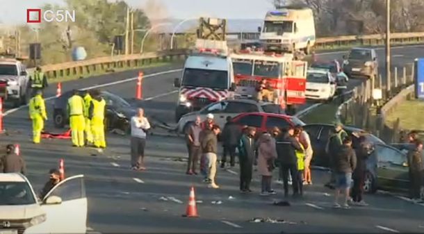Choque múltiple de seis autos en Panamericana: dos muertos y dos heridos graves