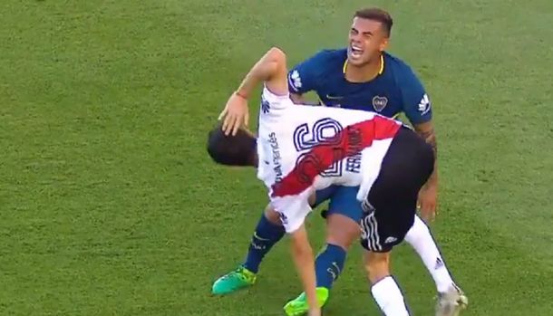 ¡Cárcel para uno! El brutal planchazo de Nacho Fernández que terminó en gol de Boca