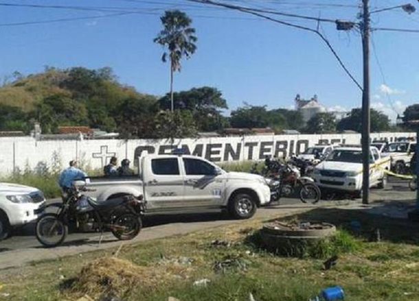 Ocho personas mueren en un tiroteo en un cementerio