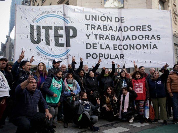 Organizaciones sociales marchan por el salario básico universal y otros reclamos 