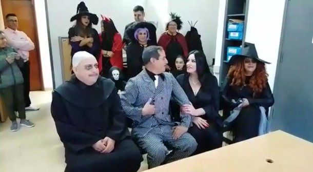 Neuquén: se casaron disfrazados de Los locos Addams