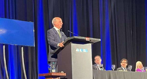 El ministro de Defensa