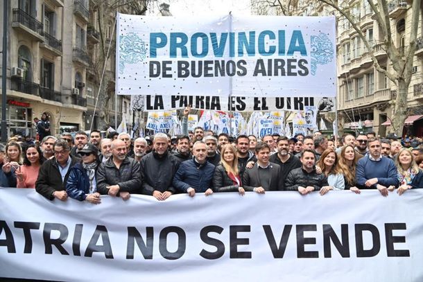 Axel Kicillof encabezó la protesta contra el veto de Javier Milei en el Congreso