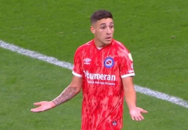 El explicación del árbitro sobre la expulsión de Santiago Montiel en Argentinos Juniors