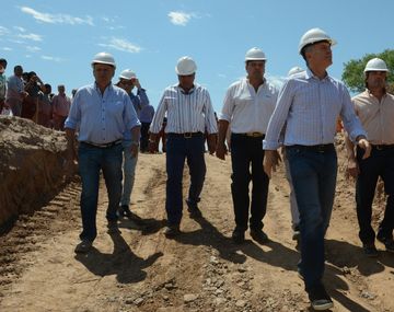 Macri recorrió la planta potabilizadora que se está construyendo en Chaco.