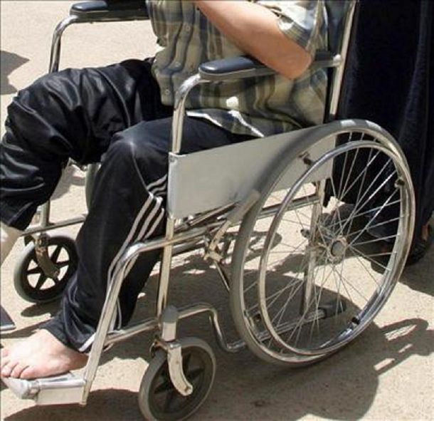 Mató a golpes a su hijo inválido porque se orinó encima