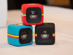 Polaroid lanza una cámara con forma de cubo que graba video en alta definición