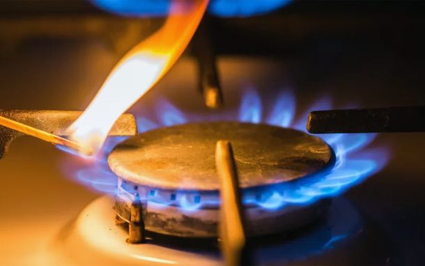 Baja el precio del gas natural para las distribuidoras: ¿también para los consumidores domiciliarios?