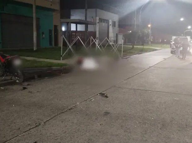 Video de un trágico choque entre una moto y una camioneta en Mar del Plata: un muerto