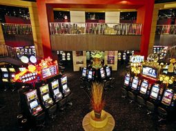 Un casino deberá indemnizar con 50 mil pesos a un cliente por tratarlo de puto Un casino deberá indemnizar con 50 mil pesos a un cliente por tratarlo de puto