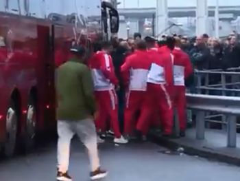 Un jugador de la Selección argentina sufrió una brutal apretada de la barra en Europa