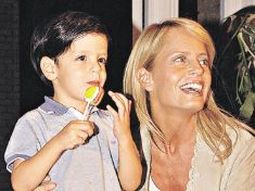 Cecilia Bolocco y su hijo Máximo Cecilia Bolocco y su hijo Máximo
