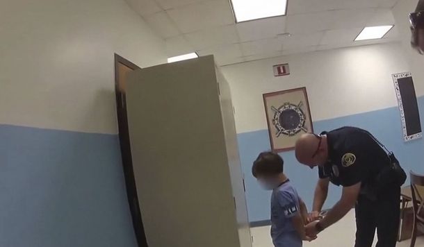 Estados unidos: un video viral muestra c&oacute;mo arrestaron a un ni&ntilde;o con discapacidad