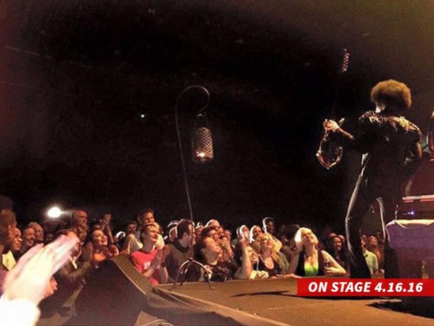 No gasten sus oraciones en mí todavía, había dicho Prince a sus fans