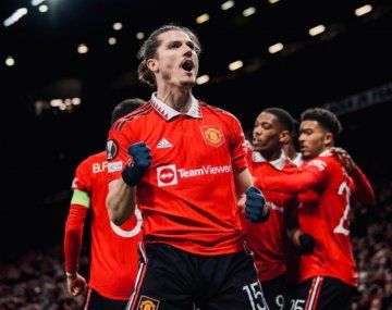 Manchester United ganaba 2-0 pero el Sevilla reaccionó e igualó el encuentro en el final