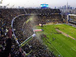Los peruanos fueron La Bombonera y filmaron cómo tiembla el estadio