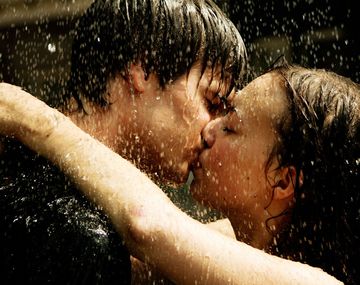 {altText(,#DiaInternacionaldelBeso: conocé las aplicaciones que te enseñan a besar mejor)}