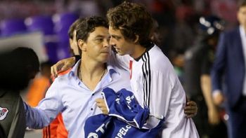 ¿escritorio? mira el tuit del hijo de gallardo burlandose de crespi ¿escritorio? mira el tuit del hijo de gallardo burlandose de crespi