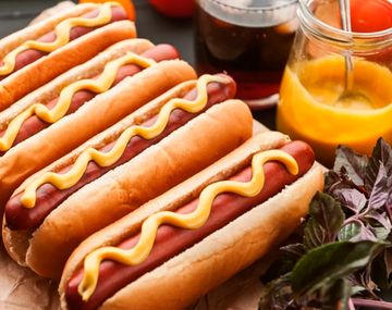 ¿Con hambre? Así se hacen las salchichas