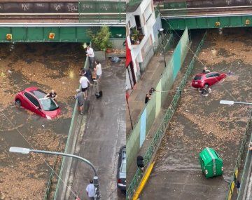 Inundación en la Ciudad: un auto quedó flotando en túnel de Caballito