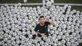 El rosarino y las pelotas que simbolizan sus goles en el Camp Nou El rosarino y las pelotas que simbolizan sus goles en el Camp Nou